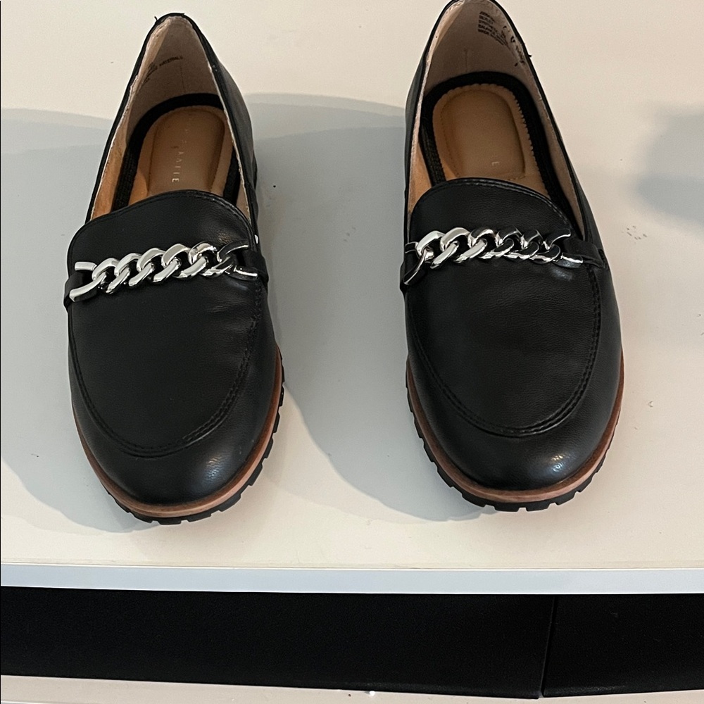 Kelly‎ & Katie Black Flats with Silver Chain Accent Size 8